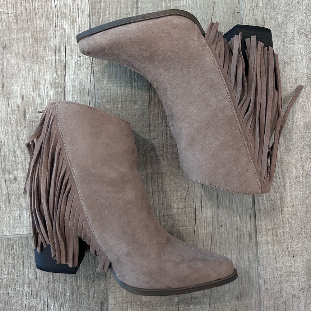 WORN ONCE booties with fringes size 7